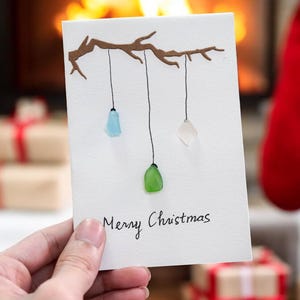 Carte de Noël en verre de mer faite main - Voeux de vacances uniques avec ornements en verre de mer - Cadeau de Noël côtier respectueux de l'environnement