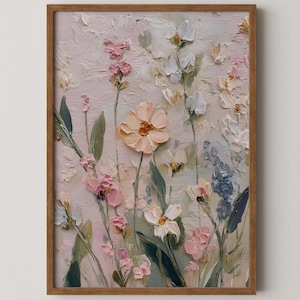 Könnte beinhalten: Gerahmtes Blumen-Ölgemälde mit einer Vielzahl von Blumen in Rosa-, Weiß-, Pfirsich- und Blautönen. Das Kunstwerk hat einen strukturierten, pastosen Stil mit sichtbaren Pinselstrichen. Der Holzrahmen verleiht dem Stück eine rustikale Note.