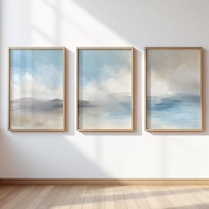 Triptyque paysage ciel doux, bleu et beige neutres, lot de 3 affiches, impression d'art mural minimal horizon côtier, salon chambre à coucher, décoration calme