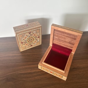 10 cm kleines Mosaikkästchen für Schmuck und Dekoration.