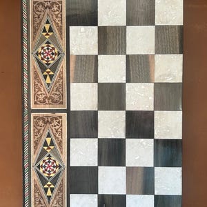Tablero de ajedrez y backgammon de madera hecho a mano: incrustaciones de mosaico, perlas, plegable, con piezas.