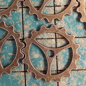 25 metal gear charms, steampunk gear, wheel sprocket, jewelry findings,  antique bronzetone