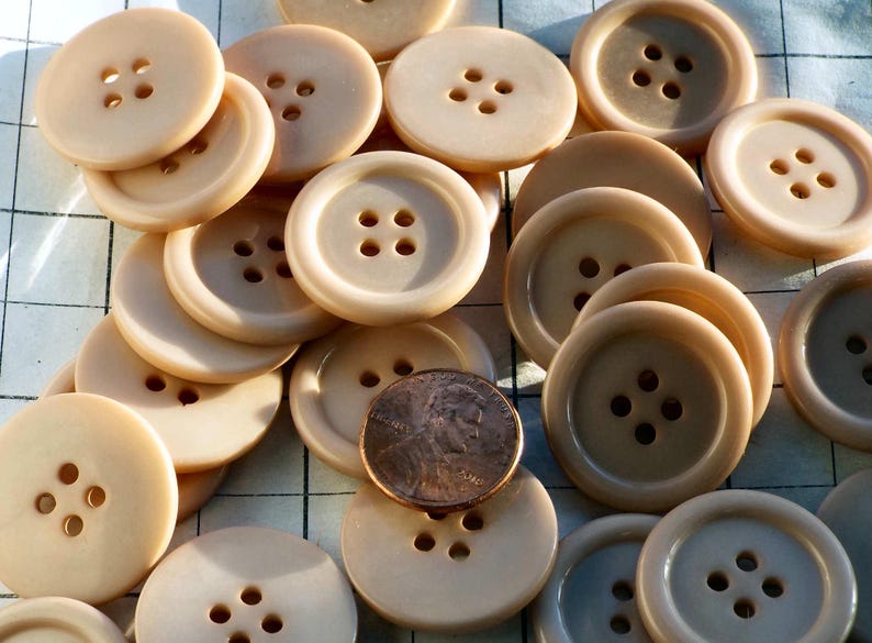 30 Buttons, Beige, Light Tan Color, 25mm, About 1
