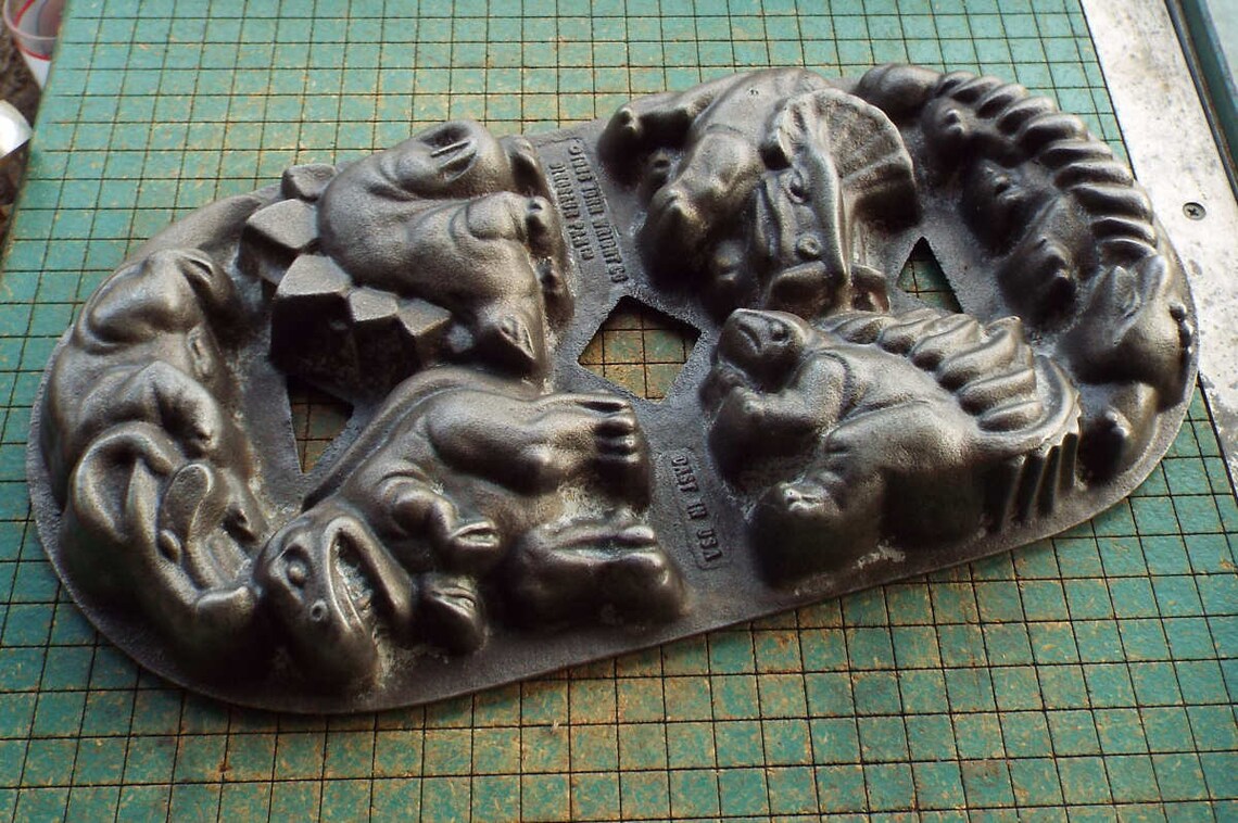 Cast Iron Dinosaur Pan John Wright 1986 Muffin Baking Candy Etsy