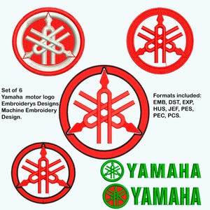 Puede incluir: Un conjunto de seis diseños de bordado a máquina con el logotipo de Yamaha motor. Los diseños incluyen emblemas circulares rojos y blancos con el símbolo del diapasón y texto verde que dice YAMAHA. Formatos: EMB, DST, EXP, HUS, JEF, PES, PEC, PCS.