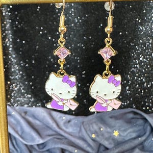Brincos de Hello Kitty para escrever cartas