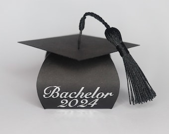 Bachelor's degree, Master's degree, high school diploma, doctorate, exam, cash gift, gift box, mortarboard, university, school leaving certificate, state examination, graduation cap