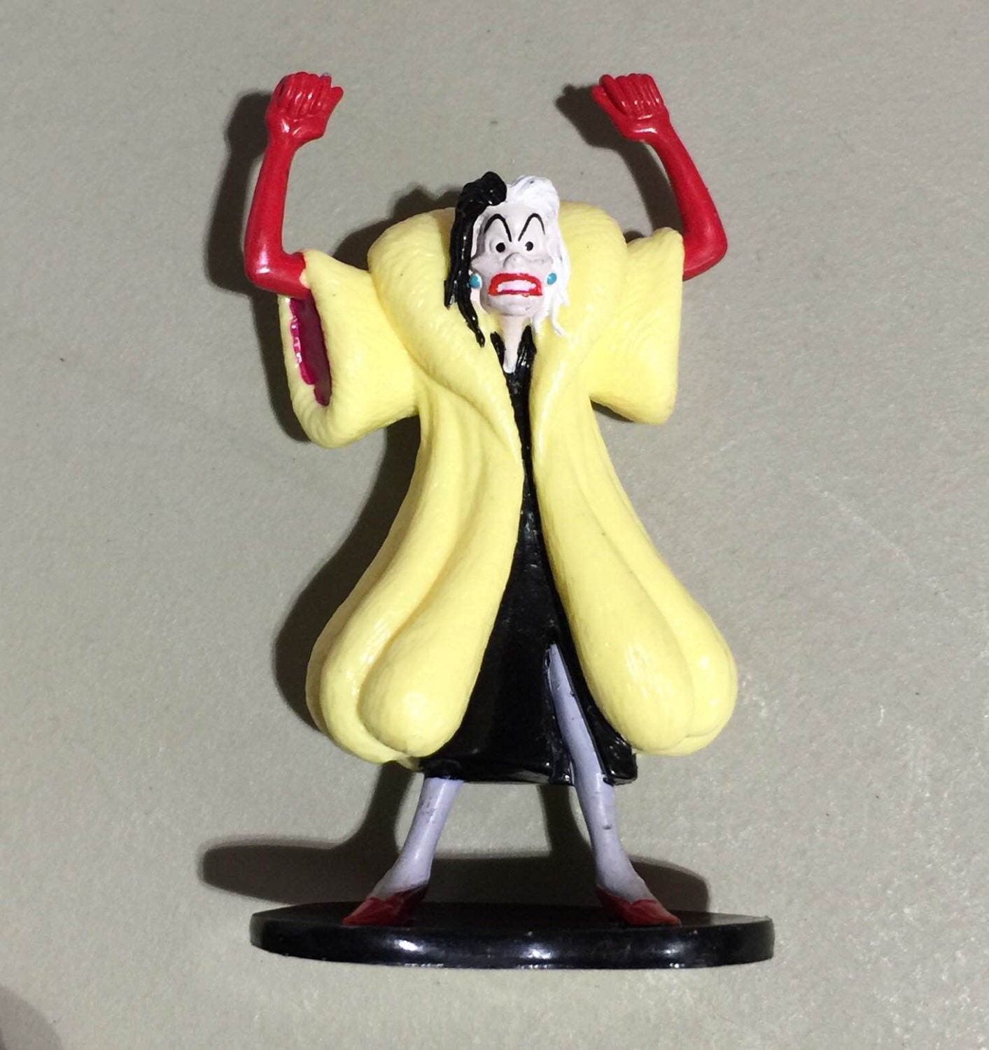 1989 Cruella de Vil Angry Arms 3 Inch PVC Figure from