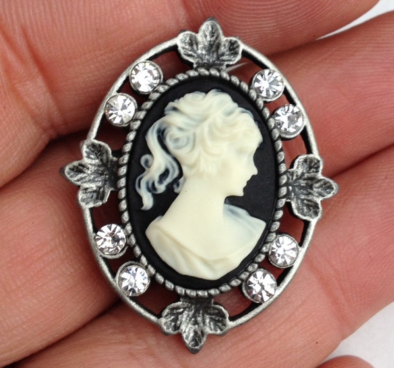 1940s WW2 Metal Pony Tail Cameo Brooch in Mint Co… - image 4