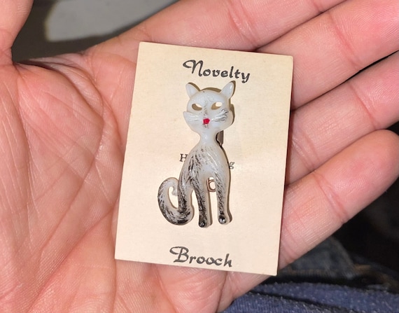 1940s Novelty Plastic Groovy Cat Broach MINT ON C… - image 1