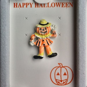 1960s-70s Vintage HALLOWEEN Pin SCARECROW Design