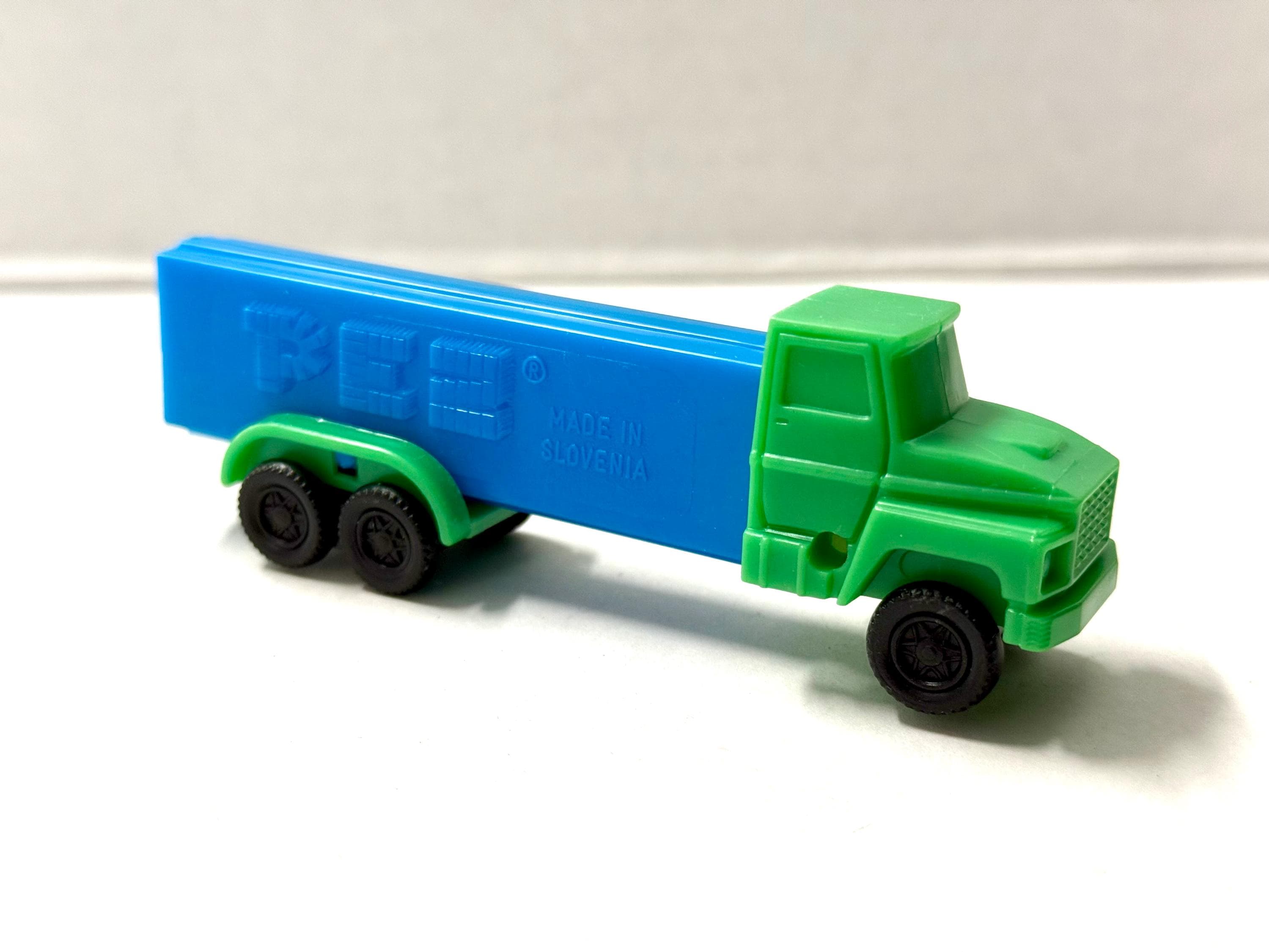 1991 Vintage Vintage PEZ NO FEET Truck Trailer Semi Green Two Door 1991 Vintage Vintage PEZ NO FEET Truck Trailer Semi Green Two Door