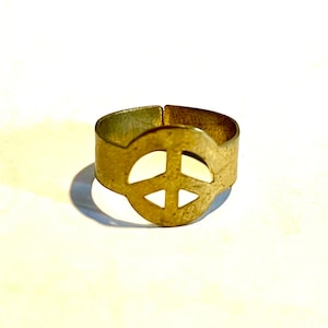 GOLD 1965 Cracker Jack PEACE Symbol Metal Ring SP1