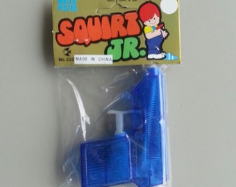 1970s SQUIRT JUNIOR No. 332 Derringer Squirt Gun in BLUE