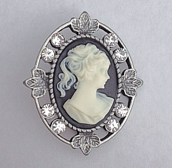 1940s WW2 Metal Pony Tail Cameo Brooch in Mint Co… - image 2