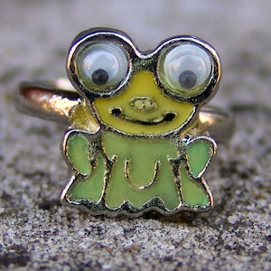 1960s Rare Novelty GOOGLY EYE Sitting Frog Glow In The Dark Adjustable Ring