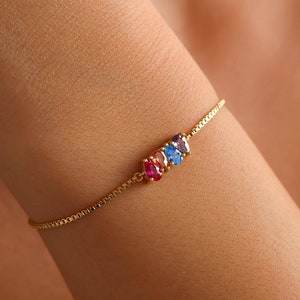 Bracelet avec pierres de naissance personnalisé : cadeau de bijoux de famille personnalisés