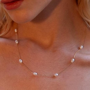Collar de perlas delicadas de oro, collar de perlas de agua dulce, joyería de perlas, gargantilla de perlas, collar de perlas múltiples, regalo de dama de honor, regalo de Navidad