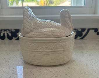 Vintage White Turkey On Nest Covered Casserole Stuffing Dish Ceramic ITEM #16170