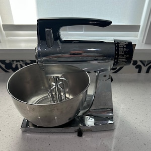 Vintage Sunbeam Chrome Mixmaster 12 Speed