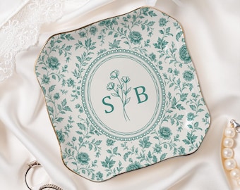 Personalized Wedding Ring Dish, Custom Ceramic Jewelry Tray, Toile de Jouy Couple Names, Bridal Shower Gift for Bride