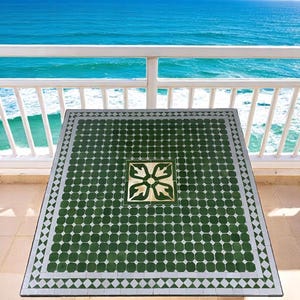 Handgefertigter marokkanischer Mosaiktisch – Grüner, farbenfroher Zellij-Quadrattisch für Terrasse und Garten, Outdoor-Kaffeetisch, Beistelltisch