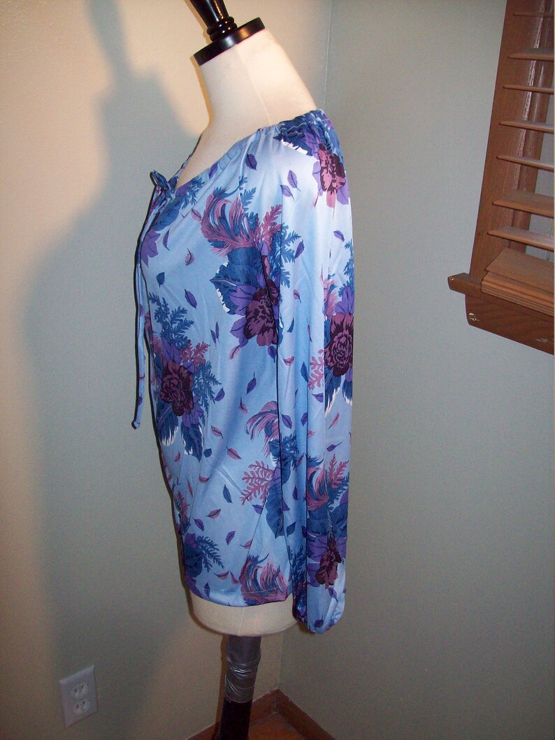Vintage 60s 70s Blue Spring Flowers Floral Print Womens Boatneck Shirt Top Mod Soho Boho Groovy Flower Power Disco Long Sleeve Blouse