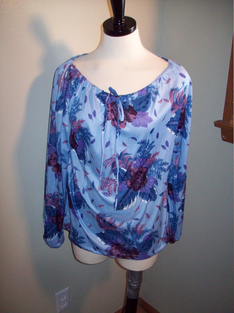 Vintage 60s 70s Blue Spring Flowers Floral Print Womens Boatneck Shirt Top Mod Soho Boho Groovy Flower Power Disco Long Sleeve Blouse
