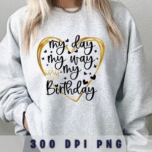 Może przedstawiać: Szara bluza z nadrukiem złotego serca z napisem "my day my way my birthday".