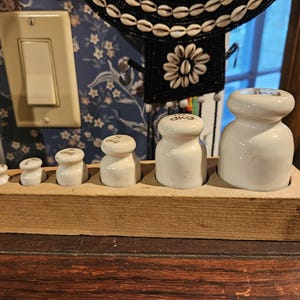 Vintage 1950s Decagram weight block complete. Button weights in decagrams. Rare. Porcelain and wood
