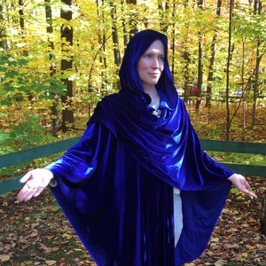 Cape en velours bleu roi - Mains accessibles - Longueur personnalisée