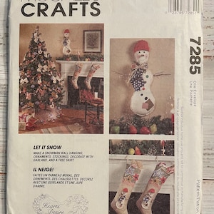 McCalls Crafts Sewing Pattern 7285 Vintage Christmas Tree Skirt Snowman Stocking Wall Hanging Ornament Uncut