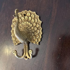 Rustic Peacock Wall Hook – Antique Gold Coat Hook – Vintage Brass & Tin Key Holder – Heavy Duty Iron Bag Hanger – Farmhouse Bird Décor