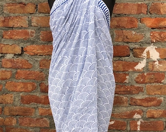 Ręcznie Robiony Czerwony Sarong - Bawełniany Pareo - Boho Okrycie Plażowe - Letni Szal - Moda Plażowa i Akcesoria na Wakacje