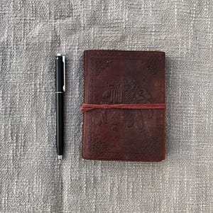 Mini-Ledertagebuch mit Vintage-Look | Handgemachtes Taschen-Tagebuch | Reise Skizzenbuch | Geschenk für Schriftsteller | Made-Up-Mühlen