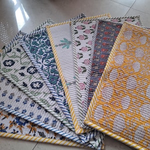 Handbedruckte Baumwoll-Tischsets in Majesty Blue | Wellenrand Tischmatten | Indische Handarbeit | Boho Tischdekoration