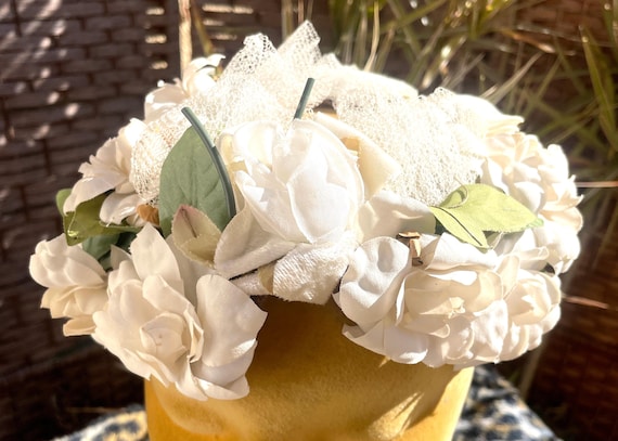 Vintage 50s Floral Cocktail Hat: White Flower Bridal  display picture 2