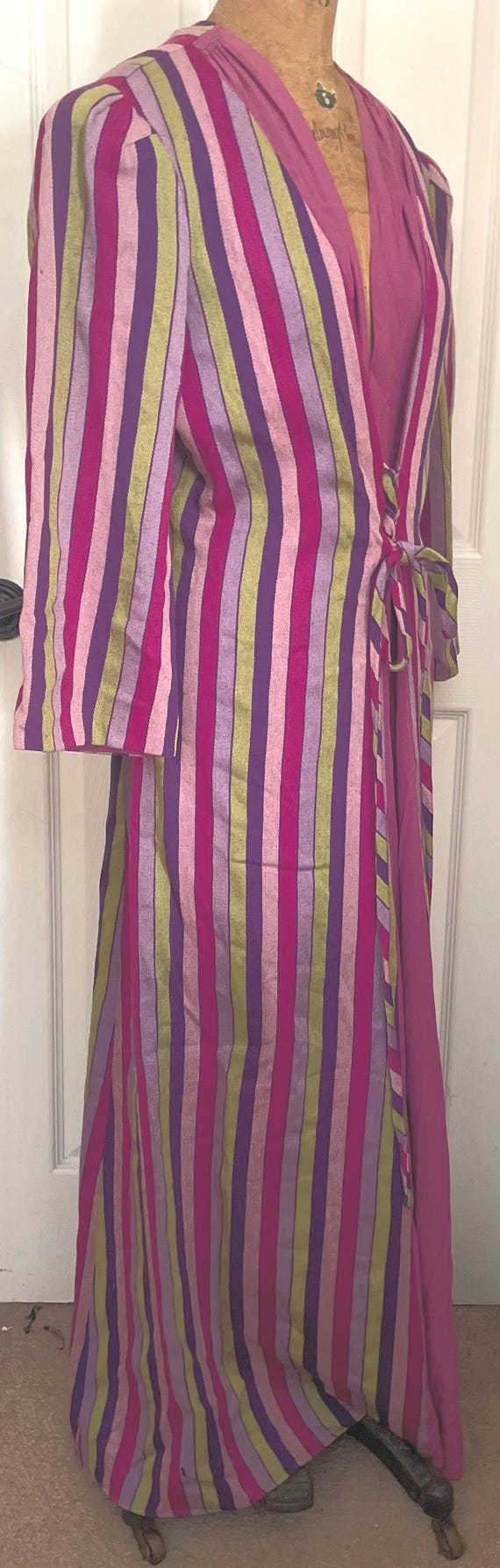 1930’s Grape and Chartreuse Striped  Dressing Gow… - image 5