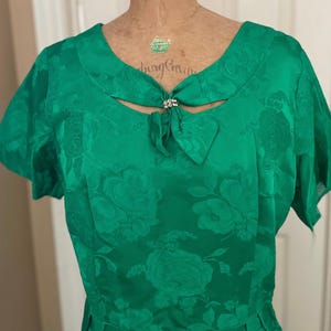 Vintage 1950’s Emerald Green Satin Damask Cocktail Dress! 50’s green dress, 50’s vintage wiggle dress