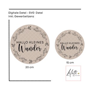 May include: Two beige circular designs with floral wreaths and the text "HALLO KLEINES Wunder". The larger circle is 20 cm in diameter, and the smaller is 15 cm. The text "Digitale Datei - SVG Datei inkl. Gewerbelizenz" is at the top.