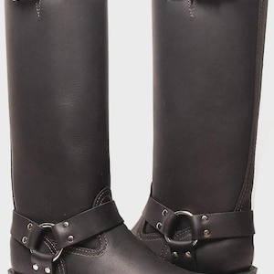 men leather boots
leather shoes
genuine leather
leather footwear
medieval boots
wedding shoes
husband gifts
gift for christmas
horse riding boots
knee high boots
gay long boots
Fetish boots
cowhide leather boot