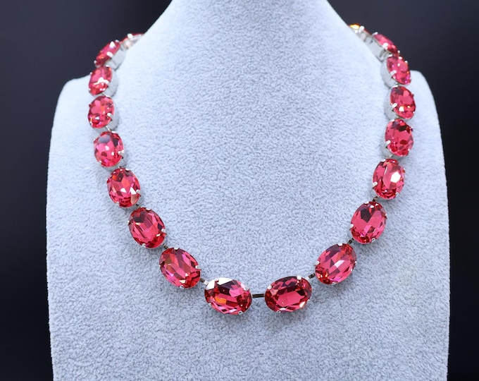 Fuchsia Crystal Necklace: Fuchsia oval Austrian Cut, 18k gold-Plated Brass