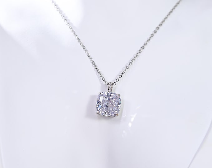 Luxury Cushion-Cut Colored Diamond Necklace Fashion Jewelry in S925 Silver and 18K White Gold for Valentine's Day Gifts