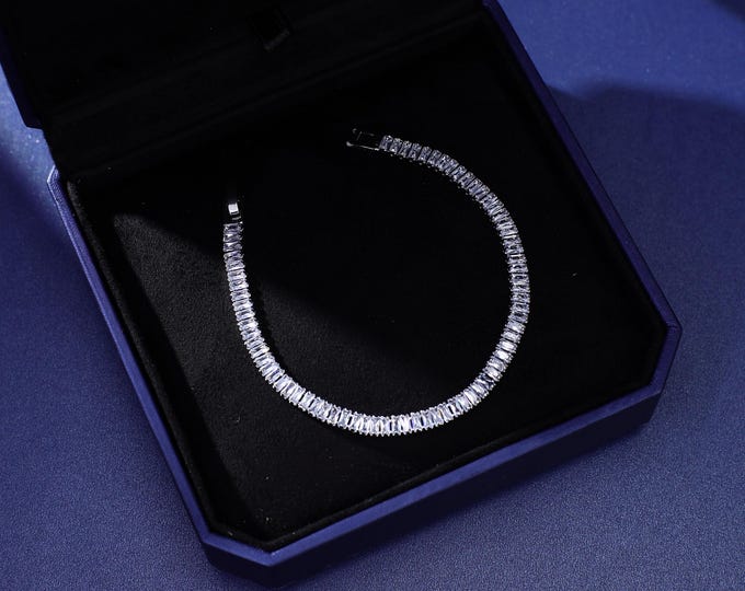 High-End White Healing Crystal Bracelet Elegant Bridesmaid Gifts and Bridal Jewelry for Special Occasions,Rainbow,Ruby and emerald bracelet