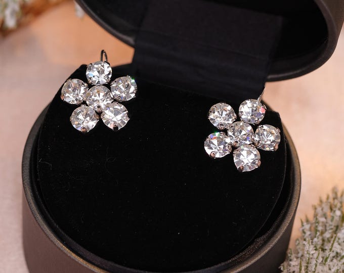 White Crystal , Transparent White Austrian Crystal Pearl Drop Earrings with Flower Design – Elegant Bridal Jewelry for Weddings