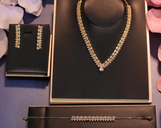 Timeless Crystal Bridal Set | Stunning Wedding Jewelry for Brides, Necklace & Earrings