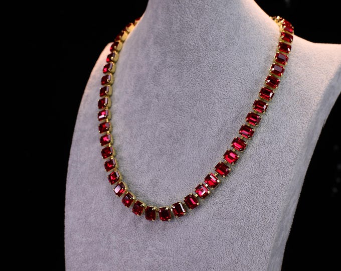 Elegant Gold Necklace with Ruby Crystals,Wedding & Bridal Jewelry, Lucky Color Statement Necklace, Perfect Gift for Mothers