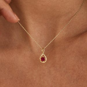 Delicado collar con piedra de nacimiento en oro de 18 quilates • Collar con piedra de nacimiento personalizado • Collar con piedra de nacimiento minimalista • Regalo para ella • Regalo de Navidad para ella