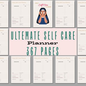 Puede incluir: Un planificador imprimible con el texto "ULTIMATE SELF CARE PLANNER 367 PAGES" en verde sobre un fondo rosa. El planificador tiene un planificador diario de autocuidado en cada p&aacute;gina con una ilustraci&oacute;n de dibujos animados de una mujer con una mascarilla facial.