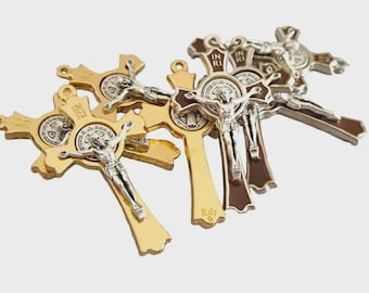 Medallas de cruz de crucifijo de San Benito al por mayor, collar con colgante cristiano, tono dorado, crucifijo de Benito, lote en caja.